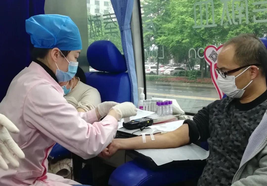 爱心献血，温暖中国，湖南赢博首页在行动！